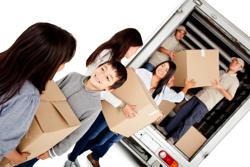 Local short-term storage space suitable for household items in Manorhouse