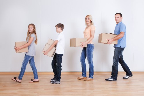 Storage and transport options for local removals in Manorhouse