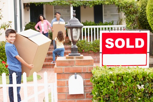 Packing and organizing a self storage unit in Manorhouse