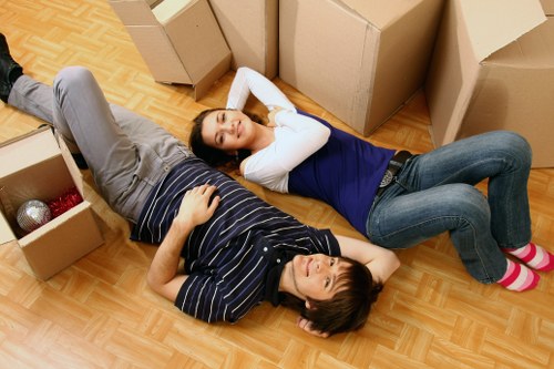 Load-based and cubic-yard storage rate comparison for a moving quote